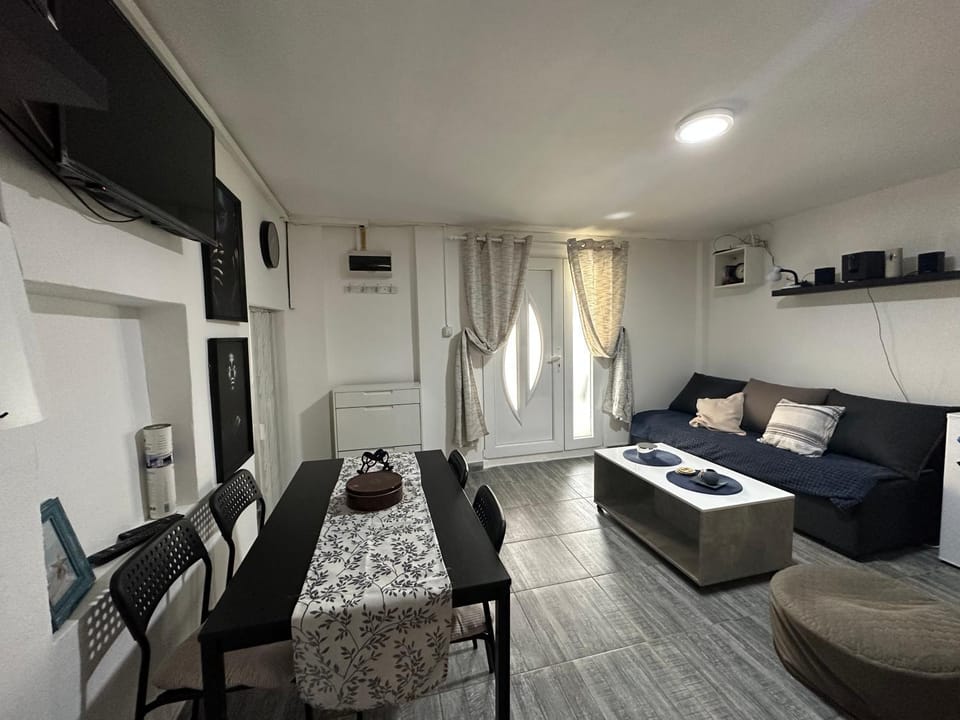 TV and multimedia, Living room, Seating area