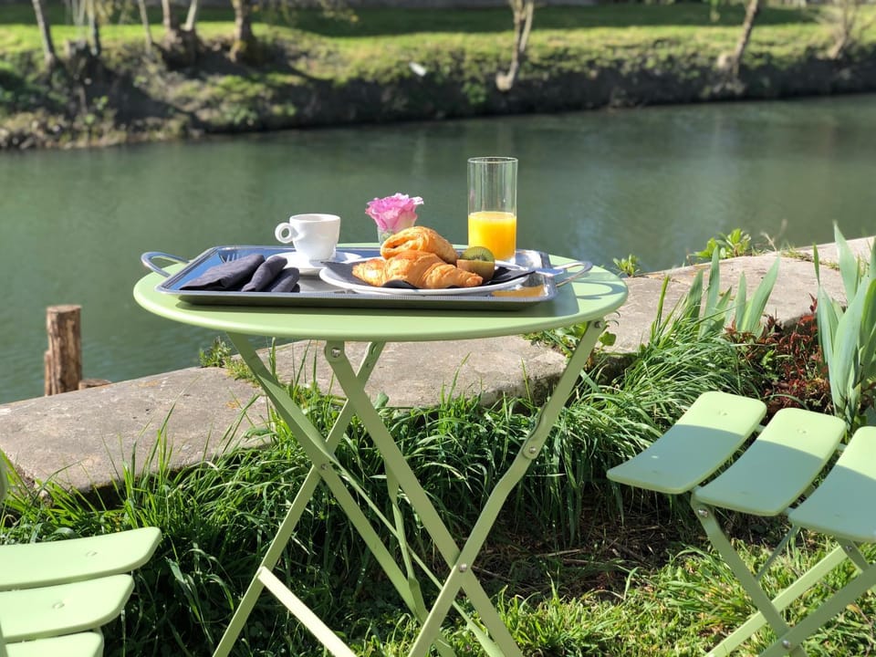 Food and drinks, Food, River view, Breakfast