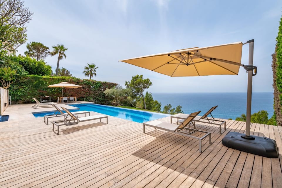 View (from property/room), Swimming pool, sunbed