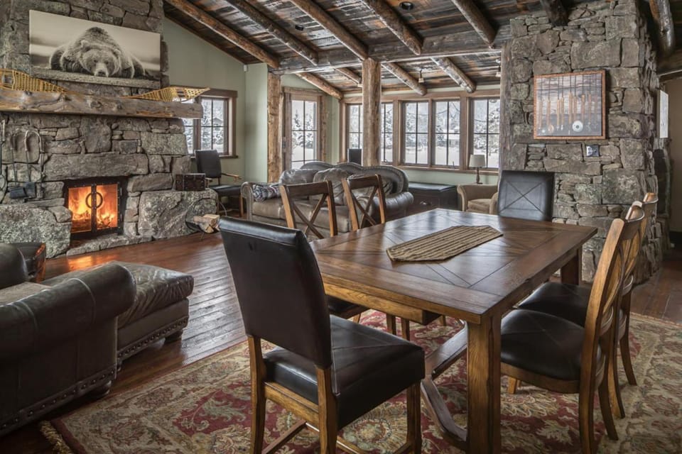 Hobbit House House in Big Sky