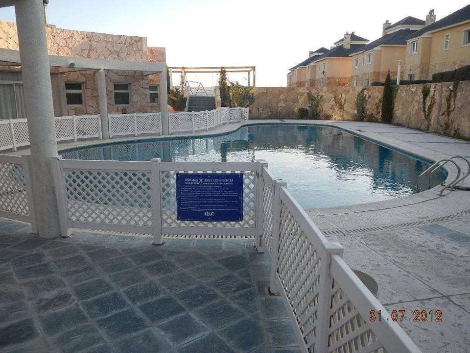 Day, Swimming pool