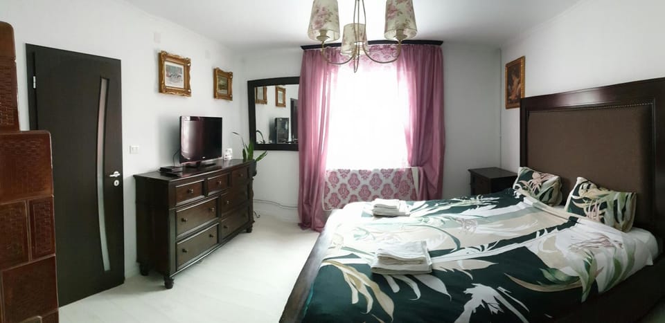 TV and multimedia, Photo of the whole room, Bedroom