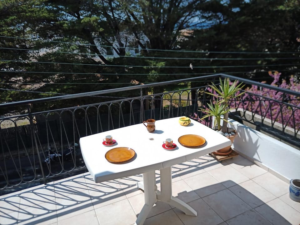 T2 Terrasse vue mer Apartment in Six-Fours-les-Plages
