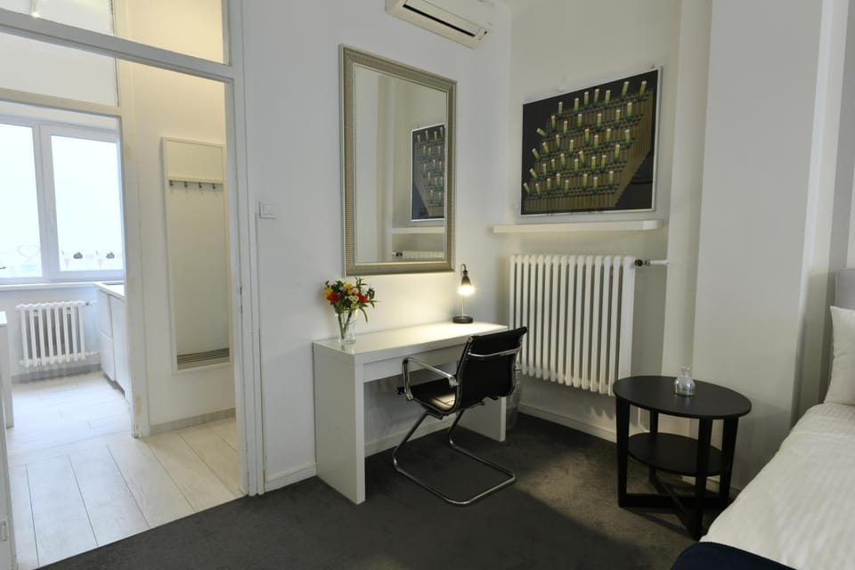 Business facilities, Decorative detail