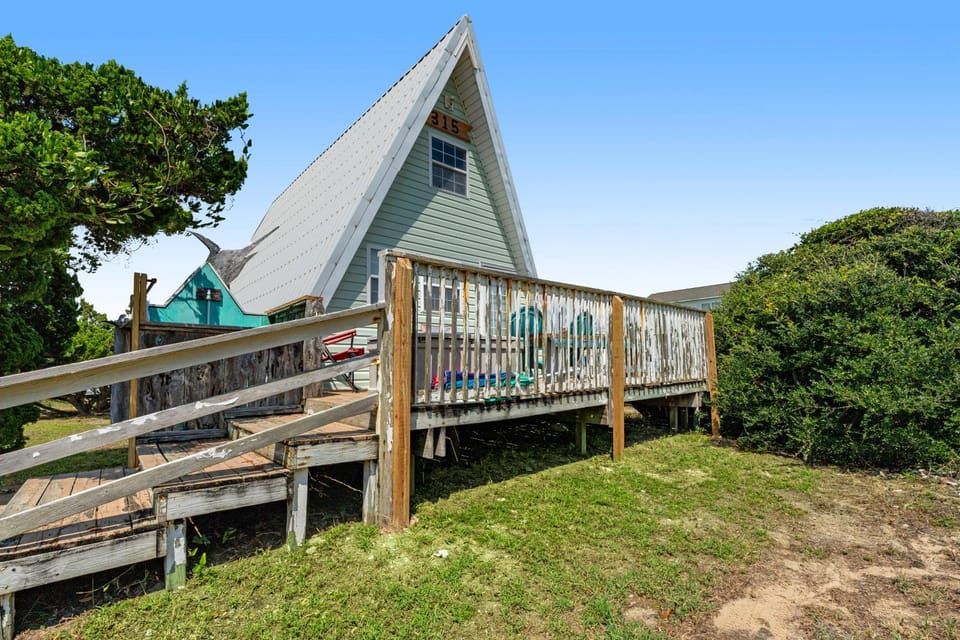 HB17 Anchor's Holding House in Holden Beach