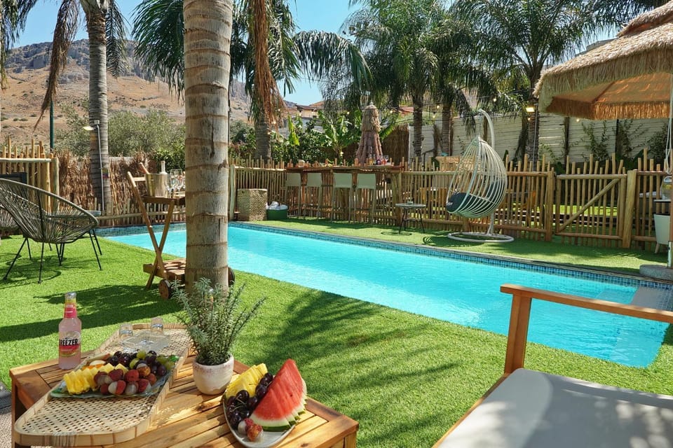 Natural landscape, View (from property/room), Pool view, Swimming pool, Inner courtyard view, sunbed