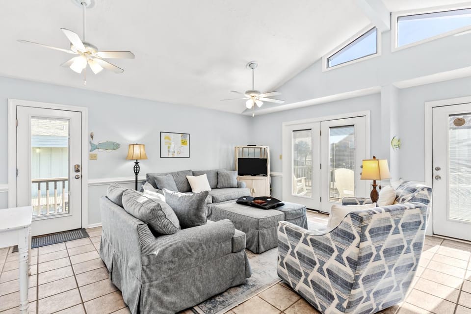 HB81 Edify Beach House House in Holden Beach