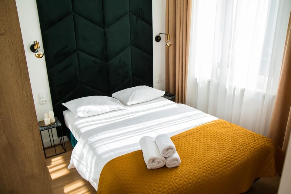 Emerald Room by Rentoom Apartment in Greater Poland Voivodeship