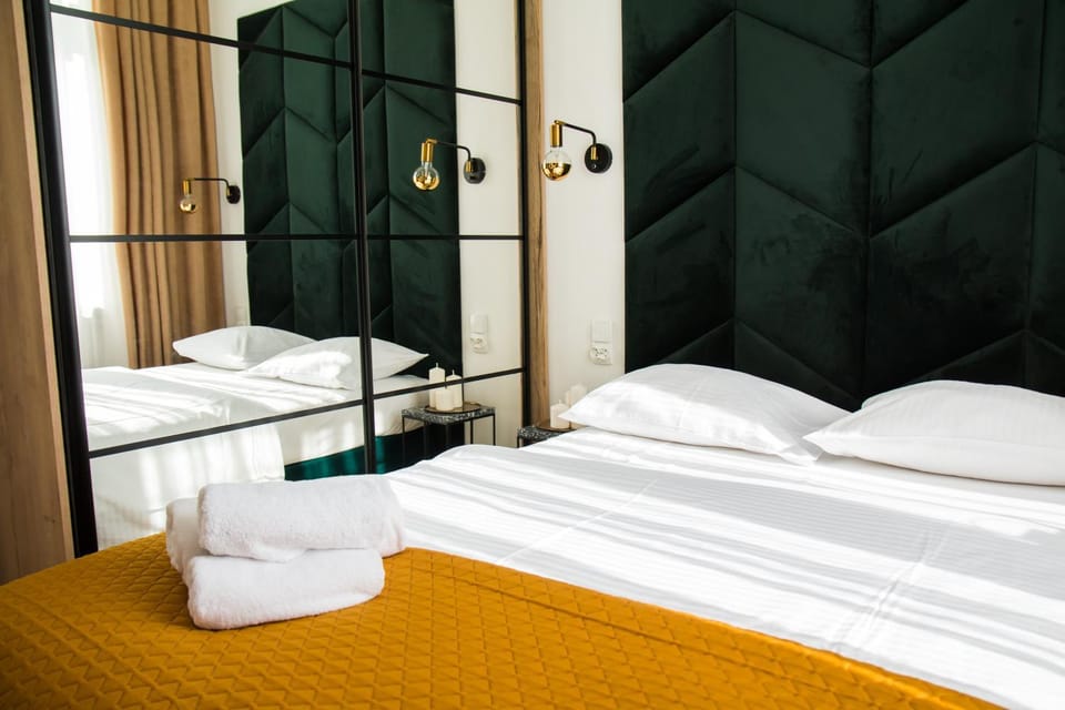 Emerald Room by Rentoom Apartment in Greater Poland Voivodeship