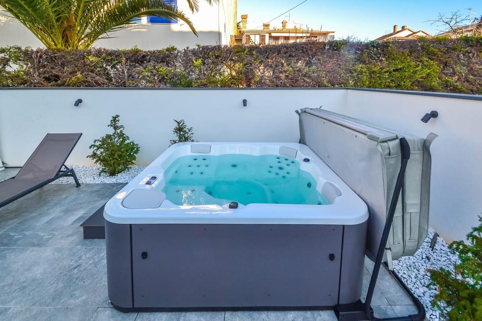 Hot Tub, Spa and wellness centre/facilities