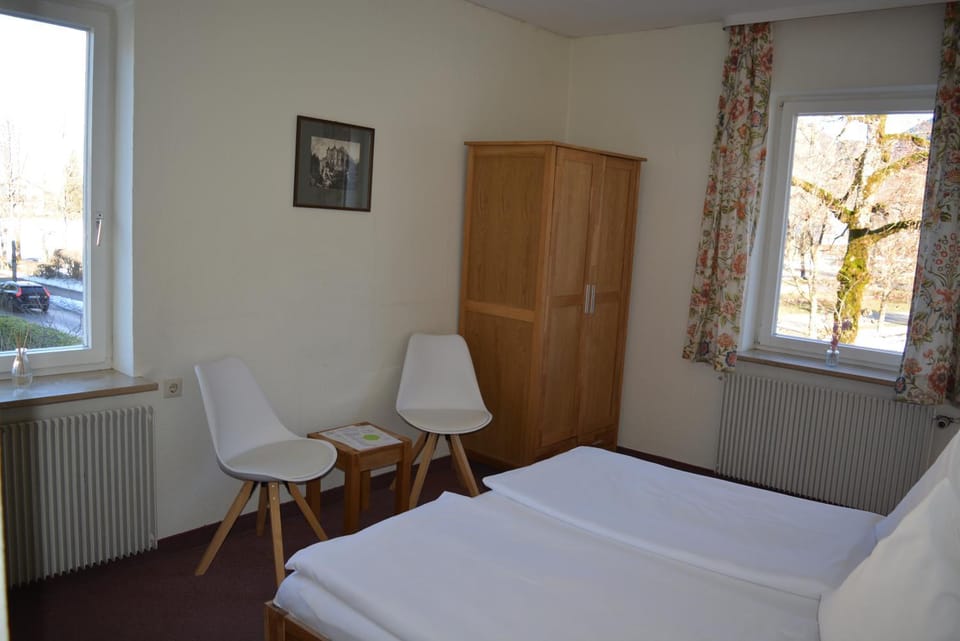 Bed, Photo of the whole room, wardrobe