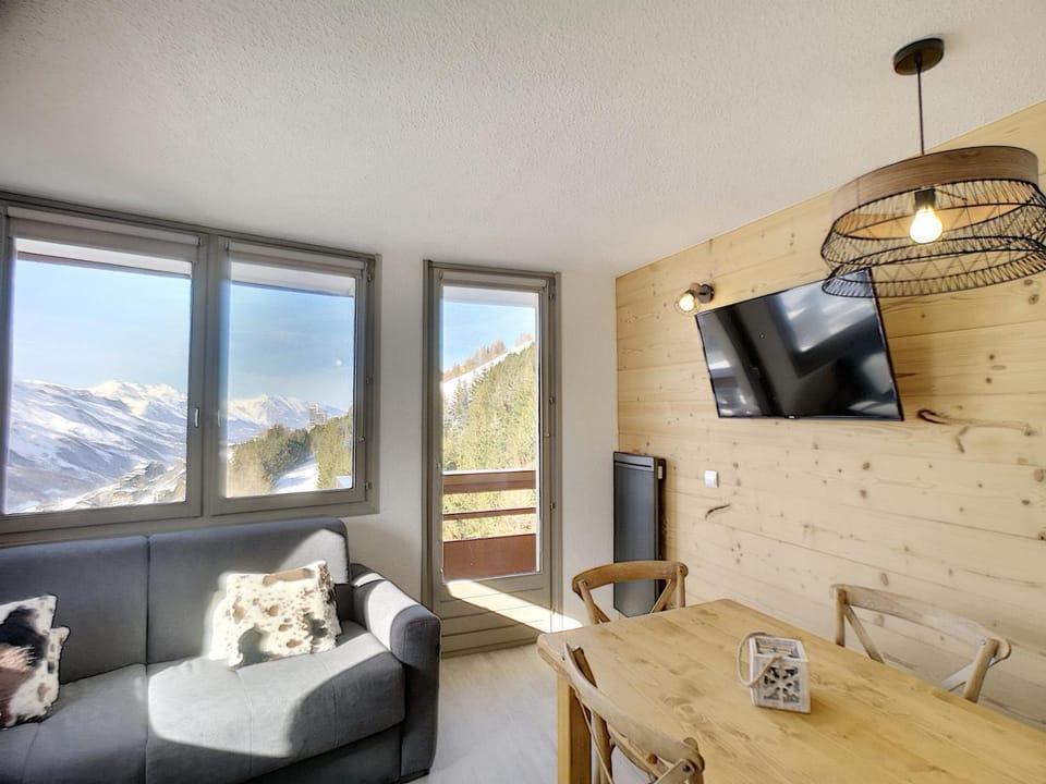 Studio rénové cabine 4 pers, pied des pistes, balcon - FR-1-178-54 Cabin in Les Allues