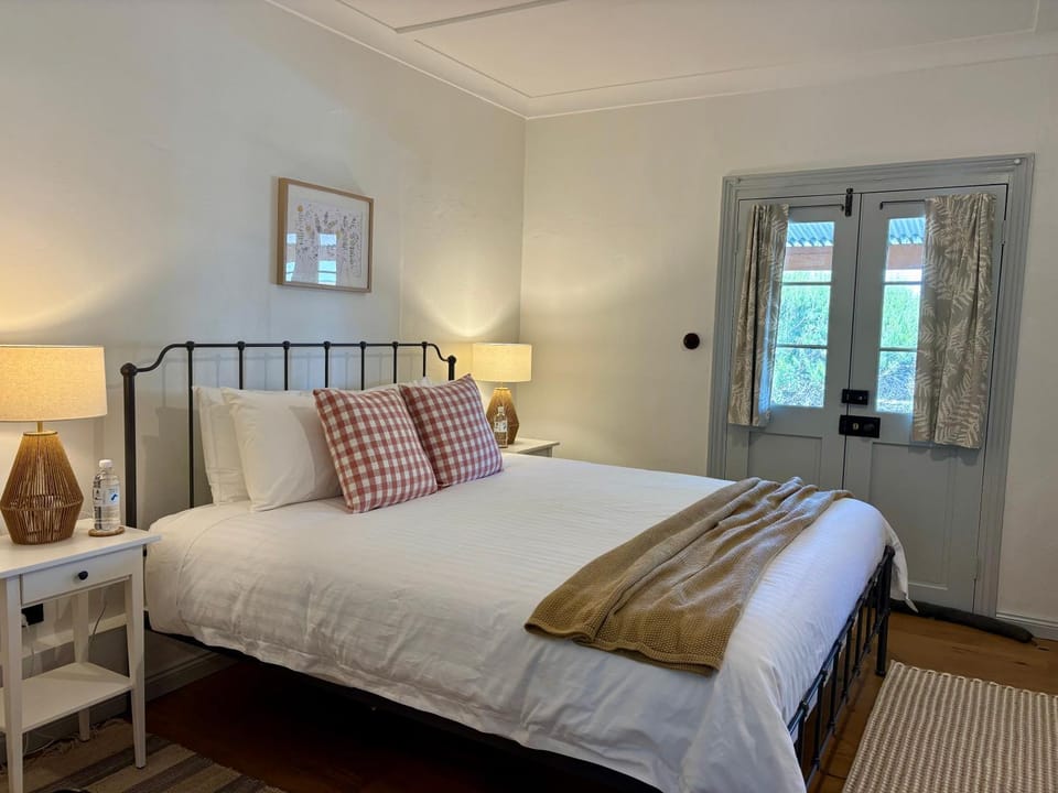 TV and multimedia, Balcony/Terrace, Seating area, Bedroom, fireplace, heating, wardrobe, air conditioner