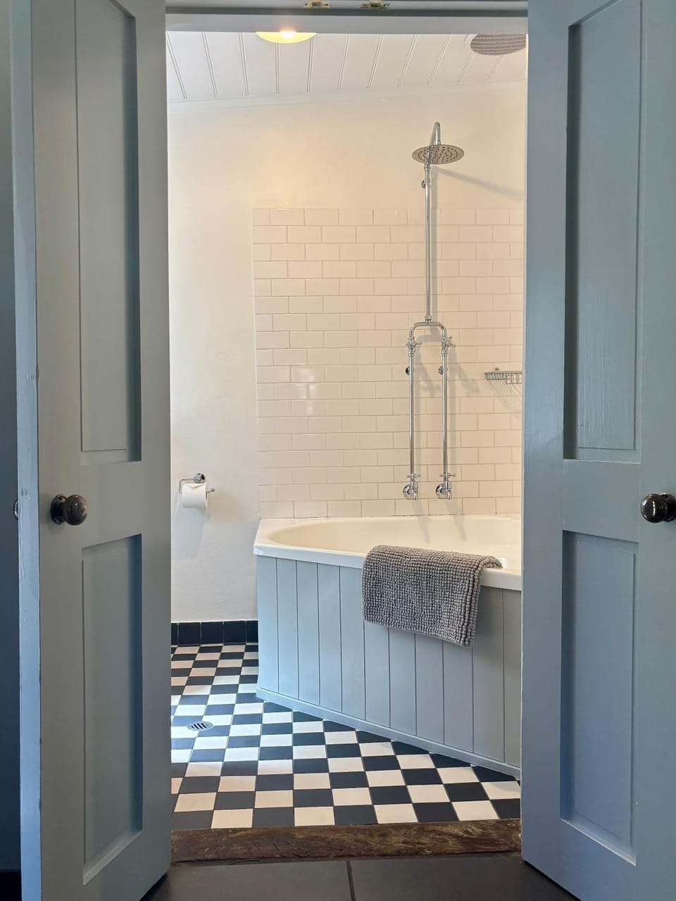 Shower, Hot Tub, Bathroom, Bath, hair dryier, towels