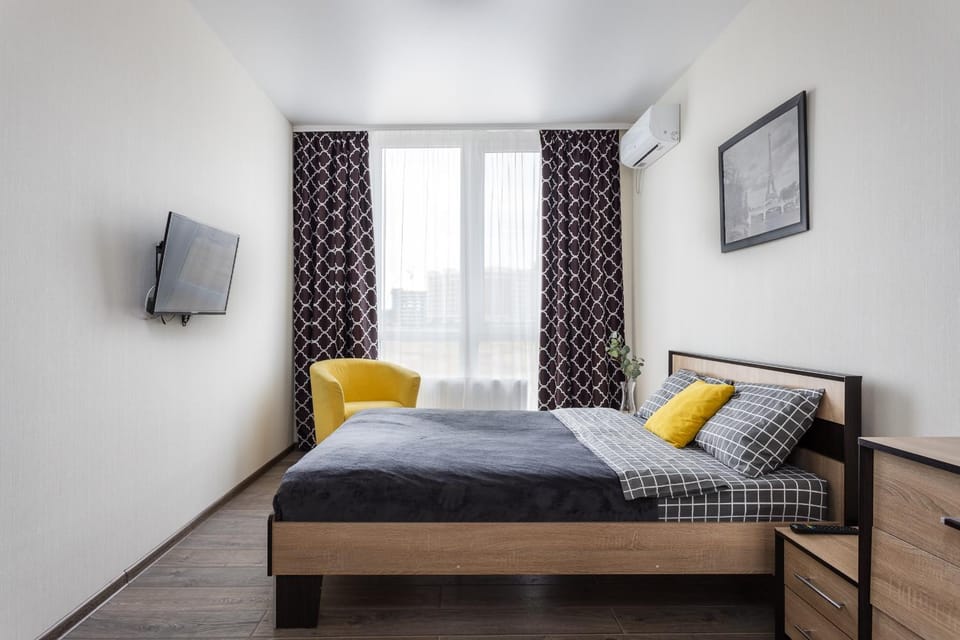 Bed, TV and multimedia, Photo of the whole room, Bedroom
