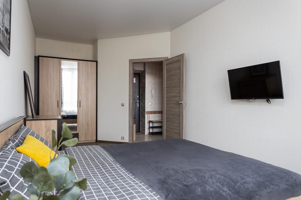 Bed, TV and multimedia, Photo of the whole room, Bedroom