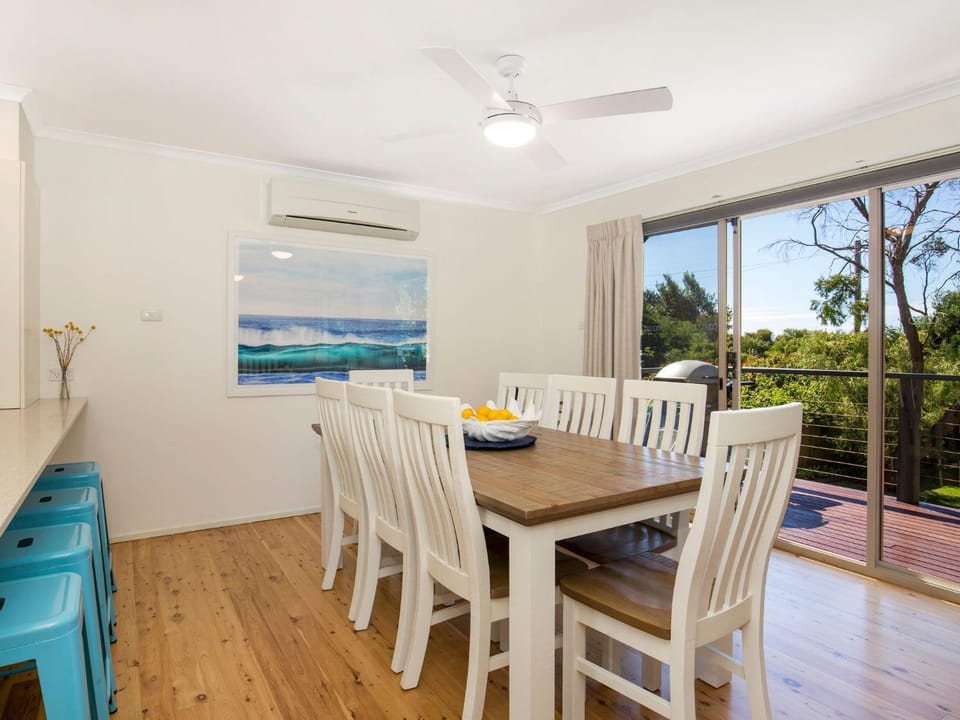 Surfspray I Pet Friendly I Absolute Beachfront House in Culburra Beach
