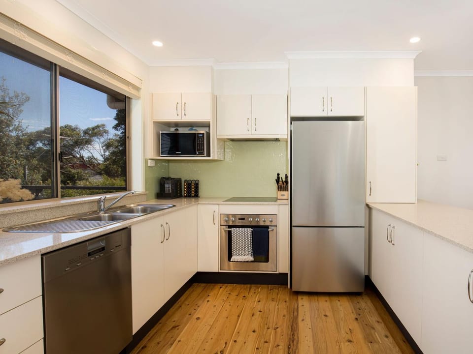 Surfspray I Pet Friendly I Absolute Beachfront House in Culburra Beach