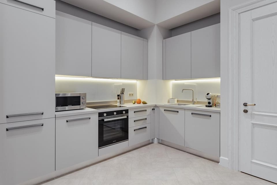Coffee/tea facilities, Kitchen or kitchenette, Dining area, Communal kitchen