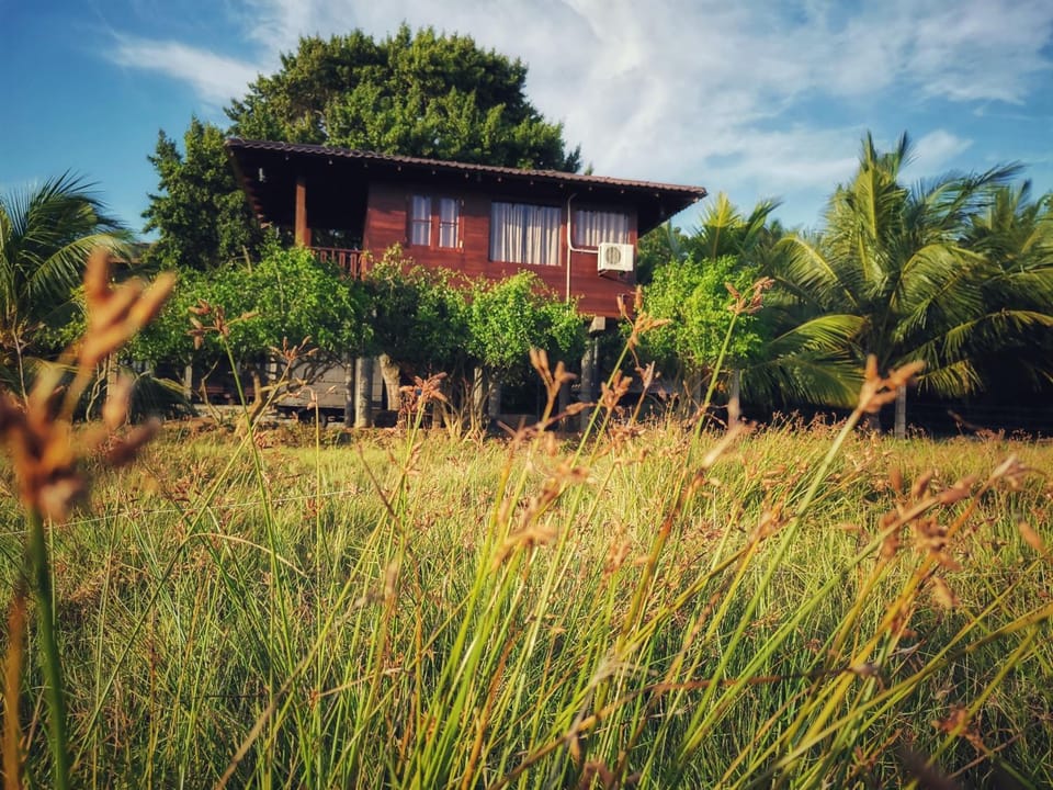 Sarada lagoon view cabana Villa in Southern Province