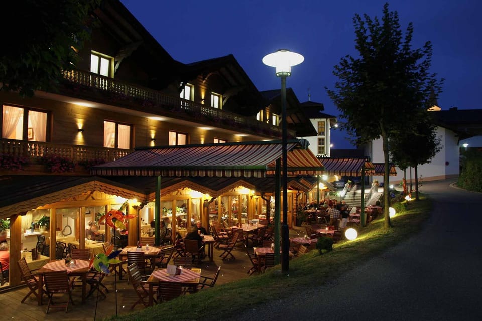 Property building, Restaurant/places to eat, People, Balcony/Terrace