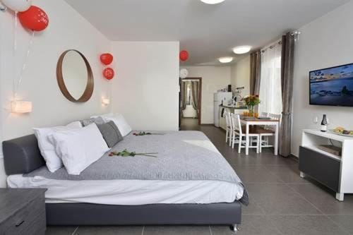 shmulik's resort couples or families only Villa in North District