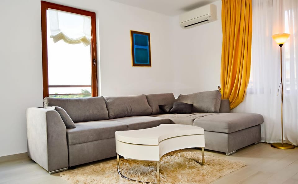 Living room, Seating area, air conditioner