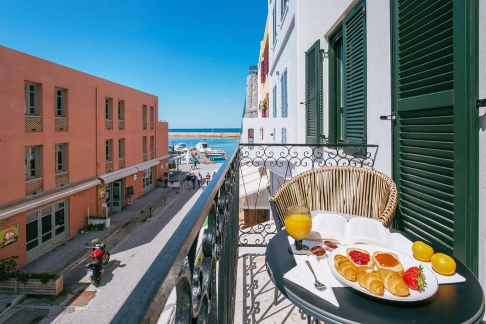 Balcony/Terrace, City view, Street view