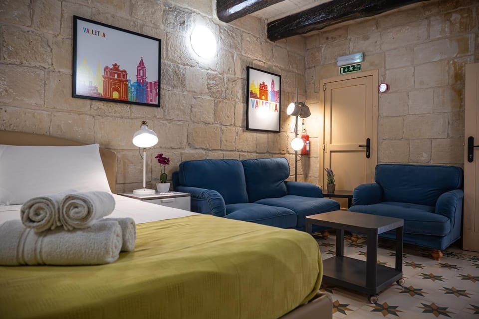 Bed, Living room, Photo of the whole room, Seating area, Bedroom