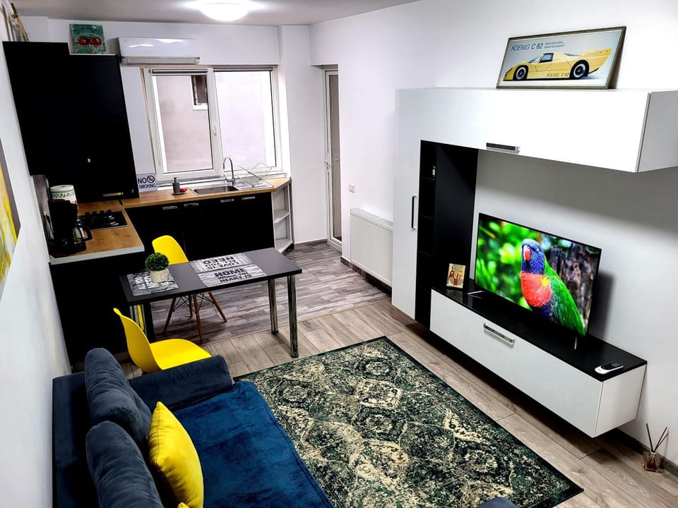 Yellow House Luxury Berceni Apartment in Bucharest