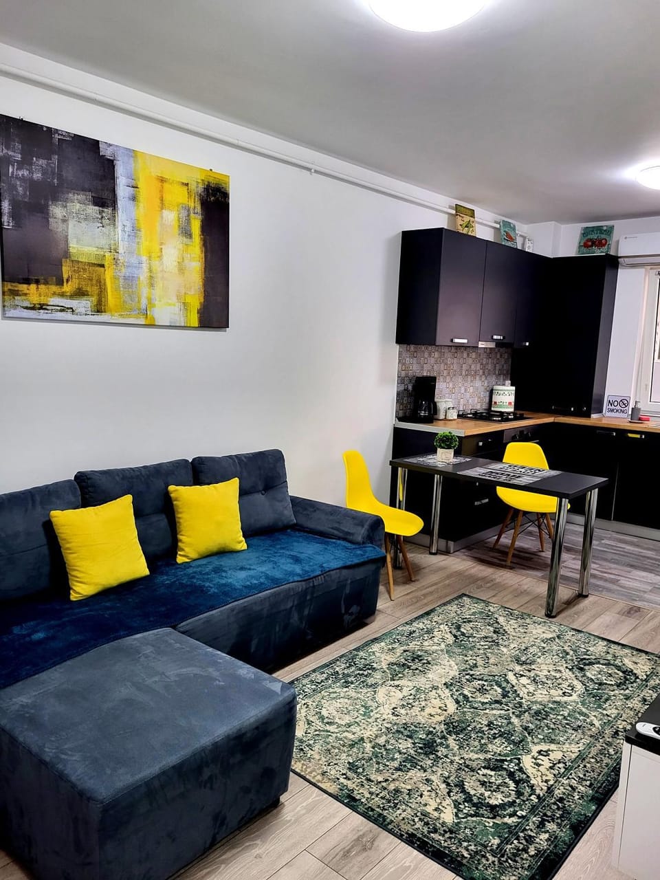 Yellow House Luxury Berceni Apartment in Bucharest