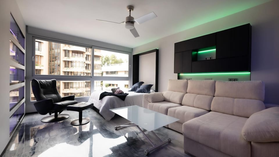 Bed, TV and multimedia, Living room, Dining area