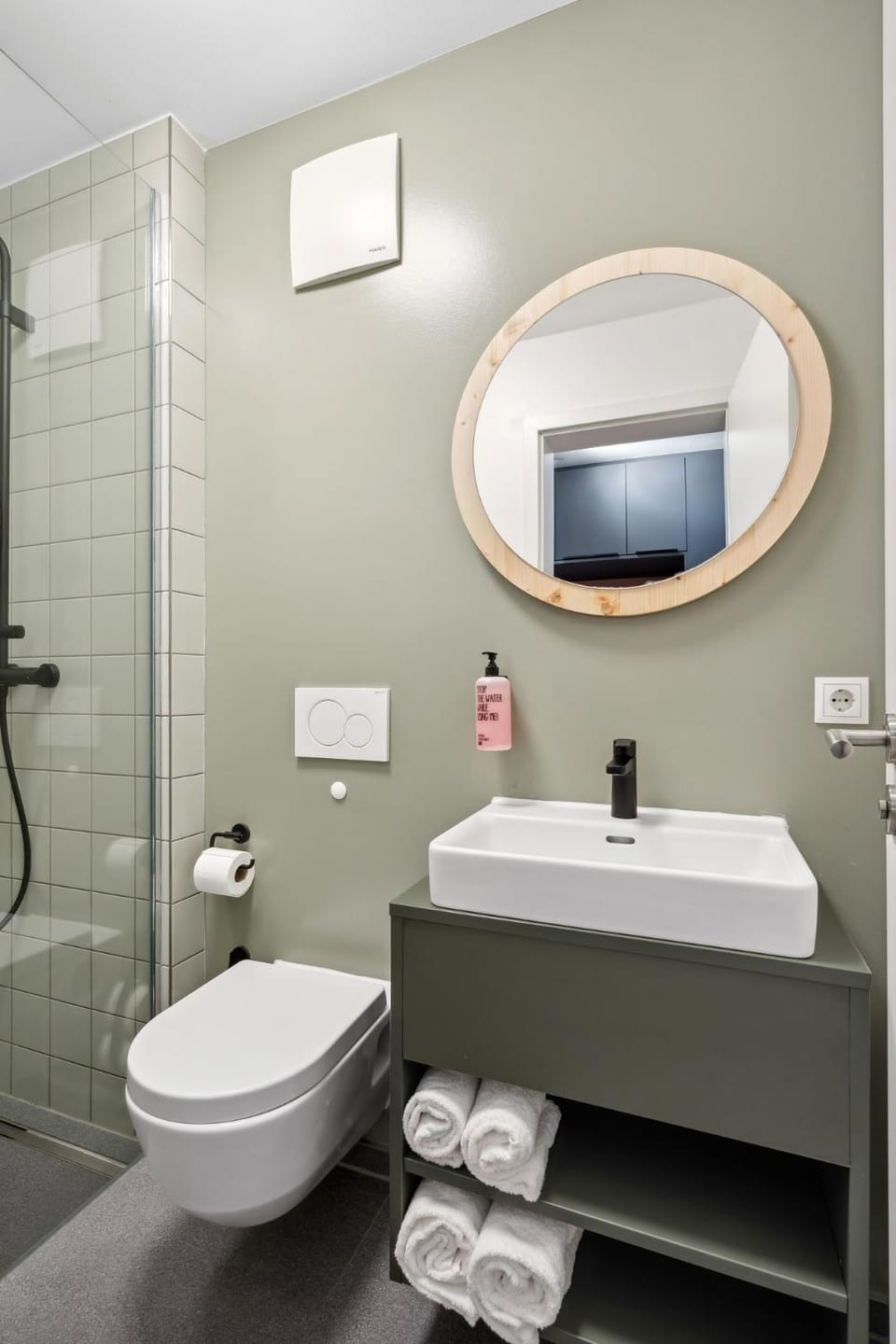 Toilet, Bathroom, bidet, towels