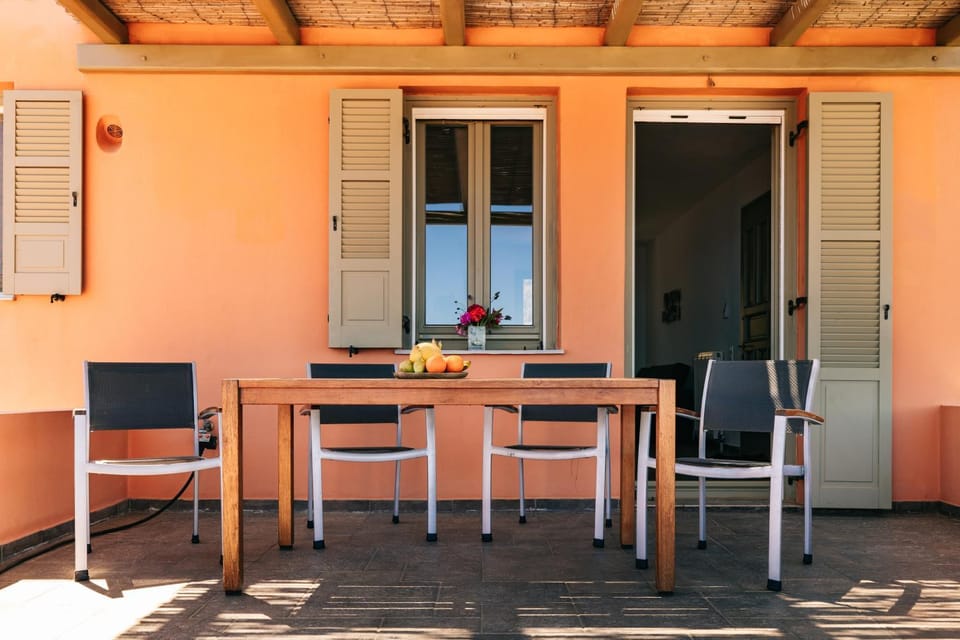 Patio, Dining area