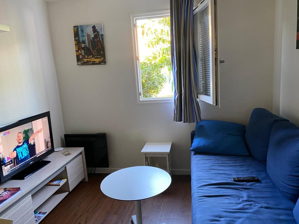 TV and multimedia, Seating area