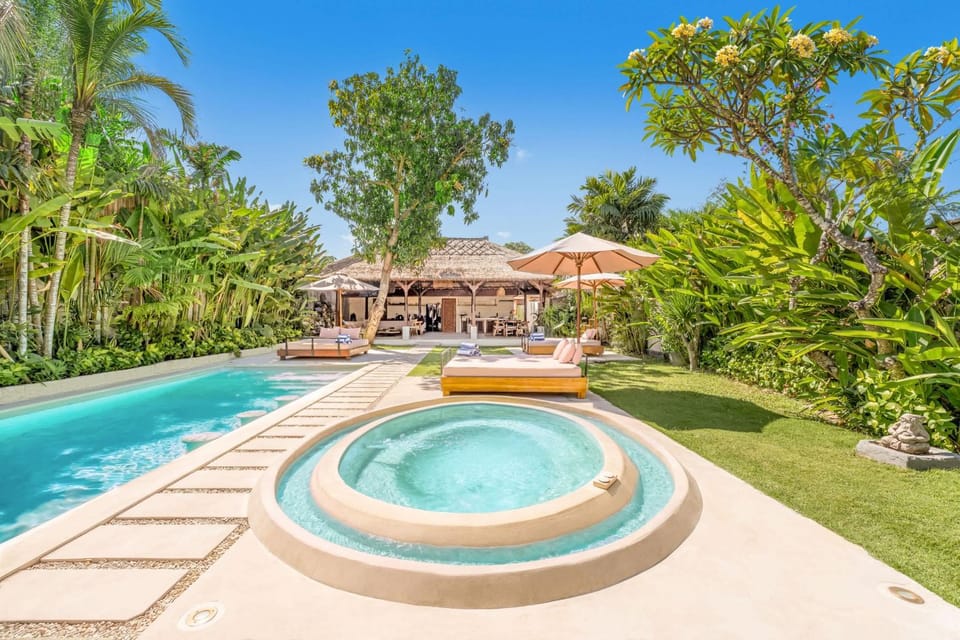 Villa Toscana - 7 BDR Luxury Villa with private pool Villa in North Kuta