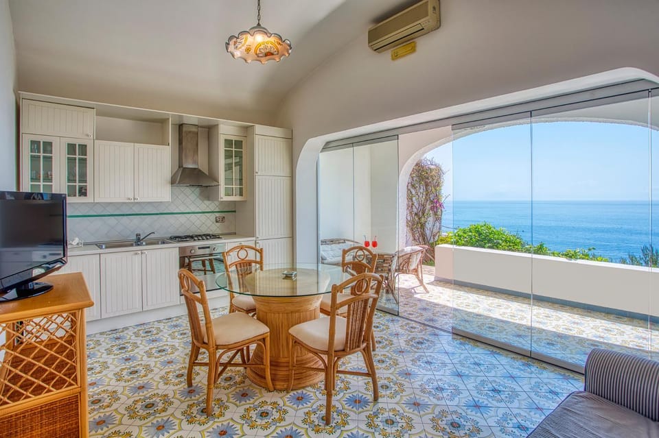 Natural landscape, View (from property/room), Balcony/Terrace, Kitchen or kitchenette, Living room, Seating area, Dining area, Sea view
