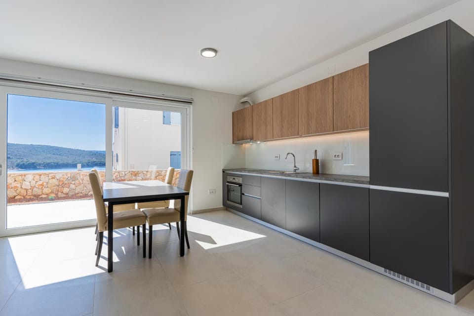 Dining area, Communal kitchen, Sea view