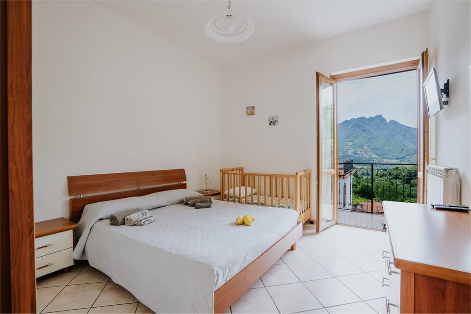 Bed, Natural landscape, View (from property/room), Photo of the whole room, Bedroom, Mountain view