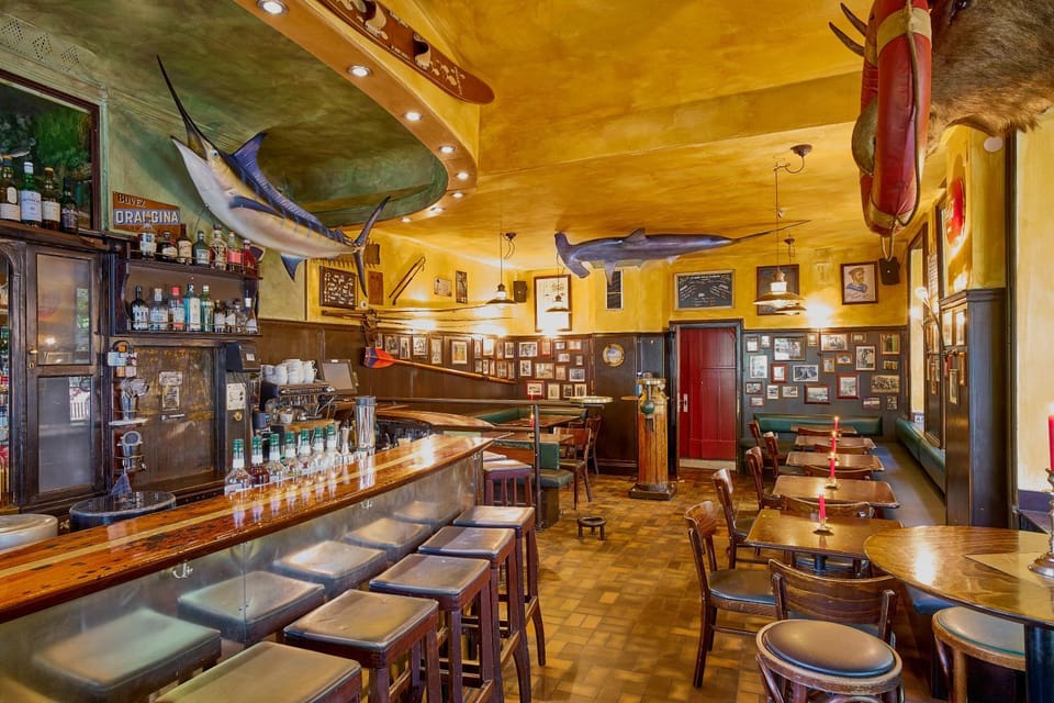 Restaurant/places to eat, Lounge or bar