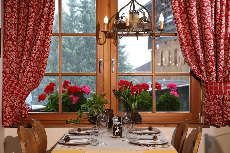 Restaurant/places to eat, Restaurant/places to eat