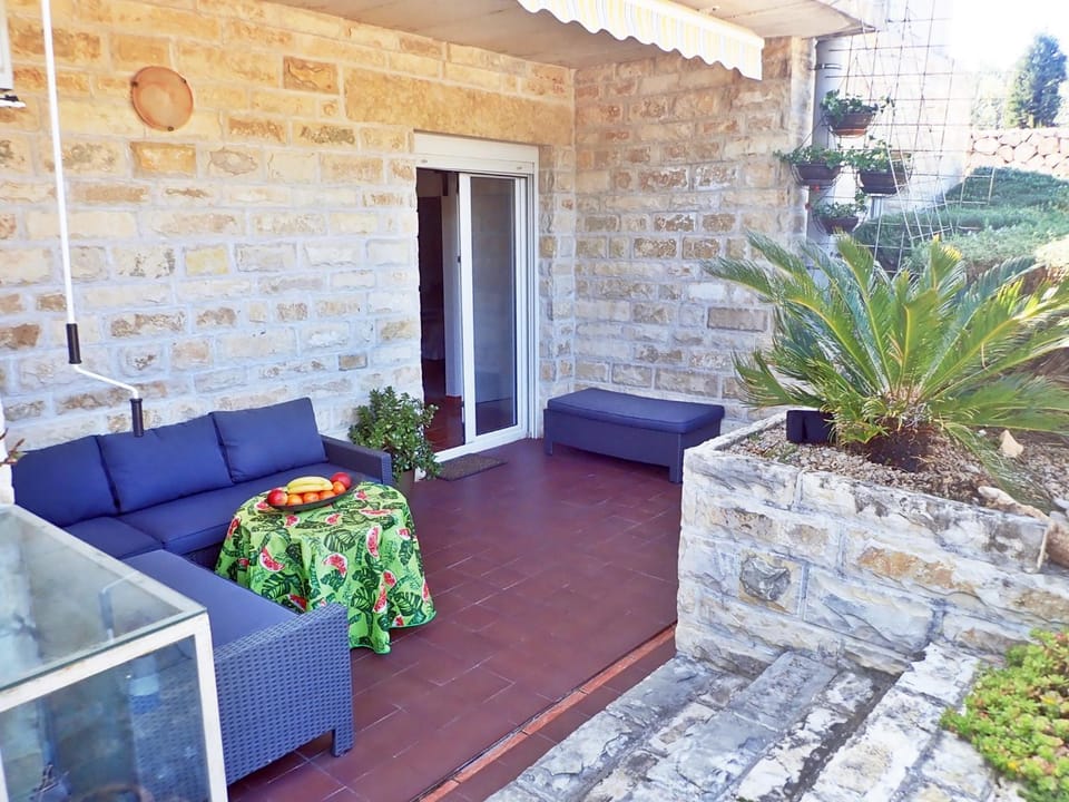 Facade/entrance, Balcony/Terrace