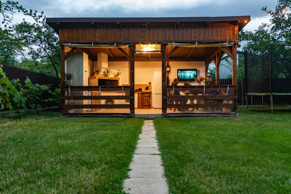 Property building, Spring, Garden, Evening entertainment, Garden view
