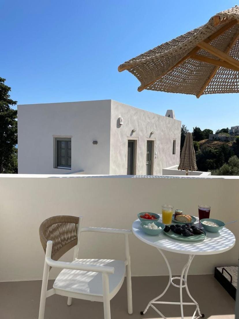 Day, Balcony/Terrace, Seating area, Food