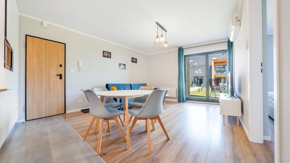 Kitchen or kitchenette, Living room, Seating area, Dining area