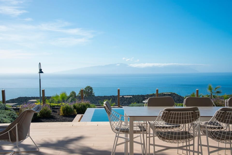 Day, View (from property/room), Balcony/Terrace, Dining area, Pool view, Sea view, Swimming pool