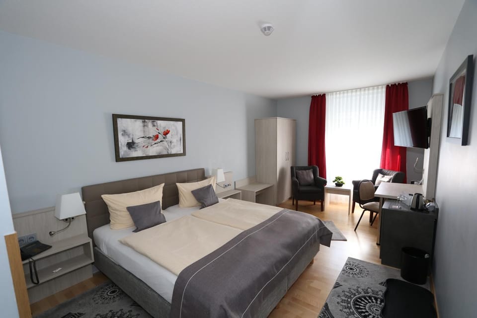 Photo of the whole room, Bedroom