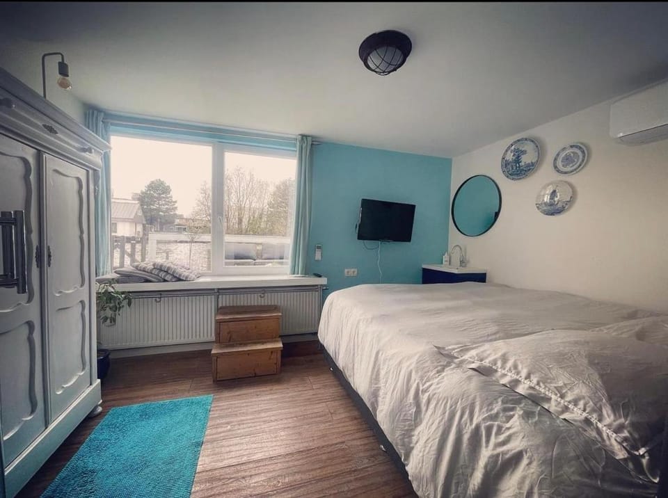 Amster Houseboat Bed and Breakfast in Amsterdam