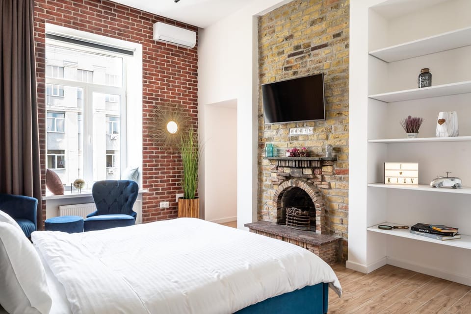 Photo of the whole room, Bedroom