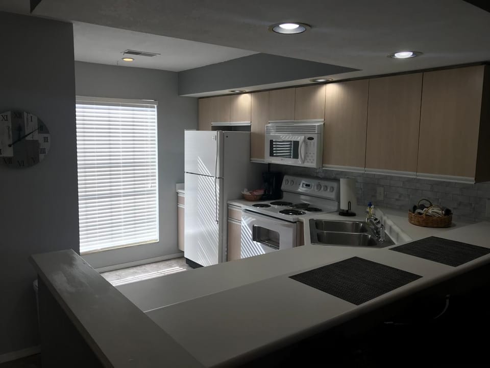 Coffee/tea facilities, Kitchen or kitchenette, dishwasher, minibar, pet friendly, stove